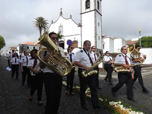 Santa Maria marching band in front of the island cathedral