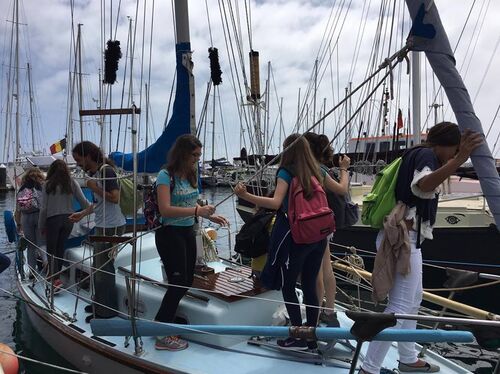 visiting a sailing yacht inside Descoberta Jovem program